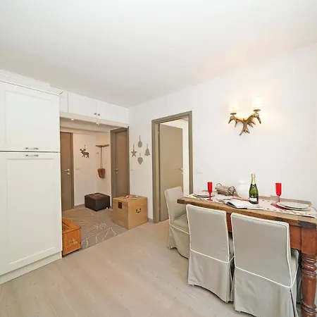 Iflat Zeledria 5 Apartament